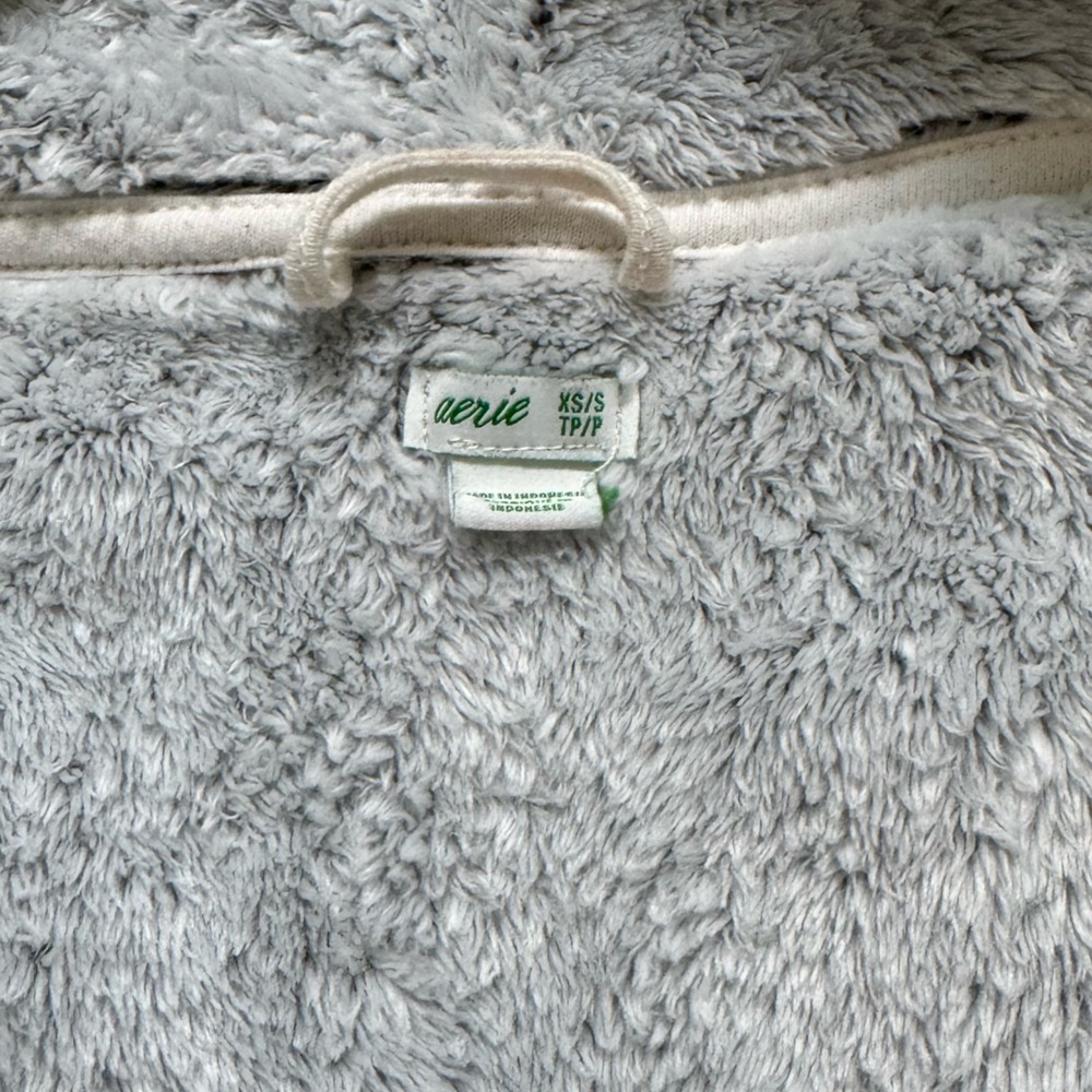 Aerie Grey Sherpa Robe! - Picture 4 of 6
